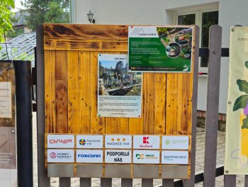 V komunitní zahradě nás navštívil hejtman Pardubického kraje obr. 276